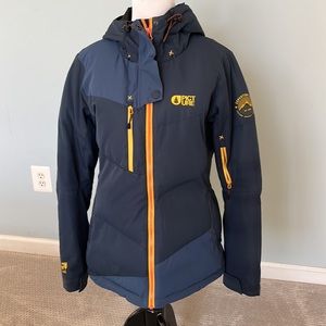 Picture French ski jacket. Made from recycled bottles!